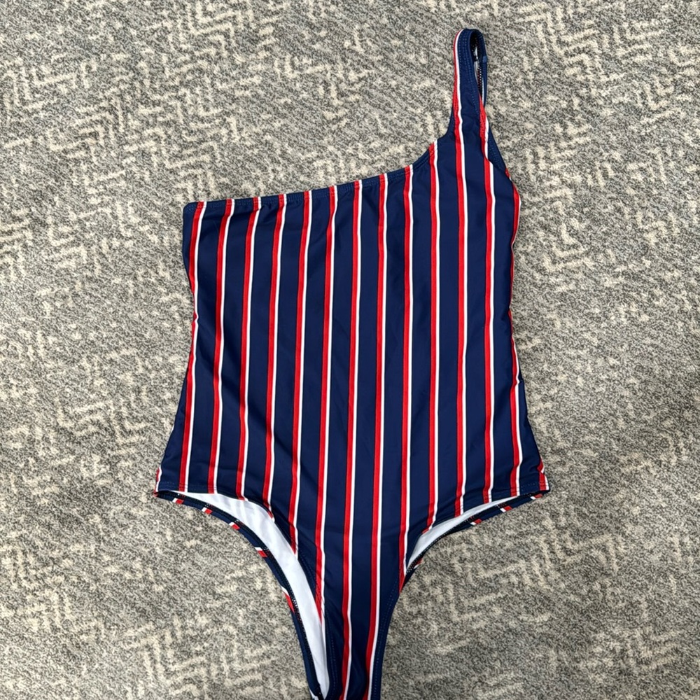 One shoulder swim suit